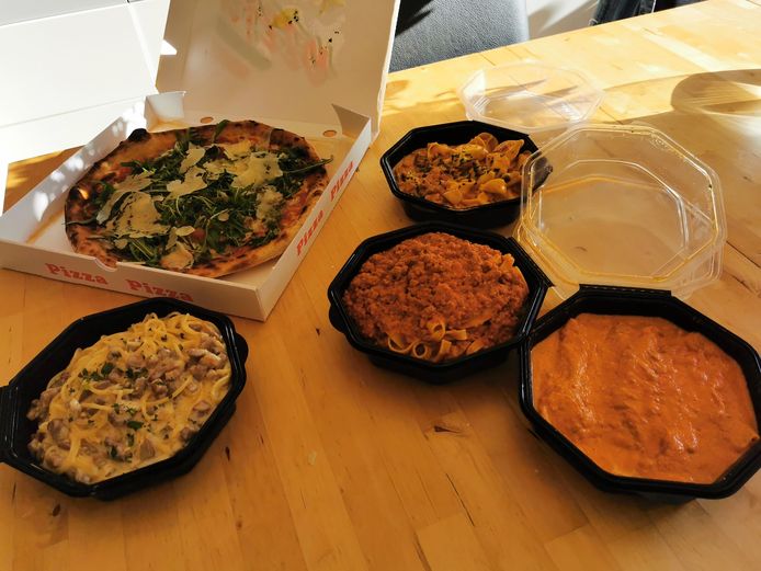 De vier pasta's en de pizza die we bij La Vità è Bella in Izegem proefden.