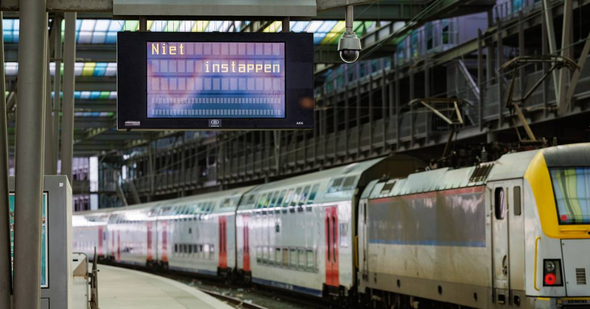 La circolazione dei treni è stata gravemente interrotta a causa del maltempo  Tempesta Kieran