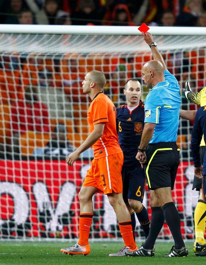 John Heitinga kreeg rood in de WK-finale tegen Spanje.