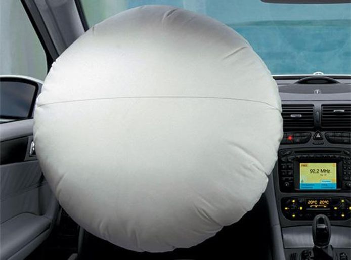 Airbags gejat uit vijf auto's in Leerdam Rivierenland AD.nl