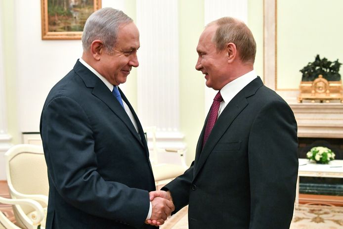 Israëlisch premier Benjamin Netanyahu (links) en Russisch president Vladimir Poetin (rechts) in juli, 2018.