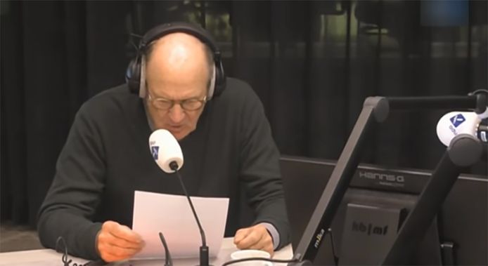 Philip Freriks heeft tijdens het Radio 1-programma OVT live te horen gekregen dat zijn wekelijkse column wordt stopgezet.