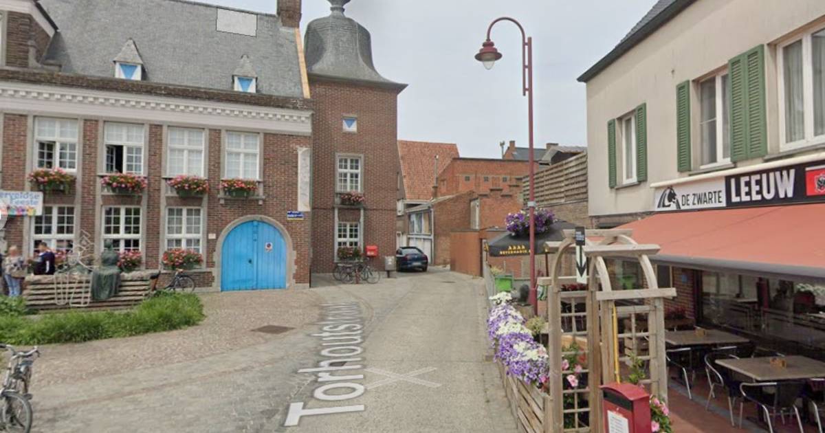 naast gemeentehuis van Lichtervelde gaat dicht voor