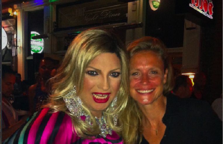 Presentatrice Sophie Hilbrand gaat op stap met dragqueen Mayday. Beeld BNN