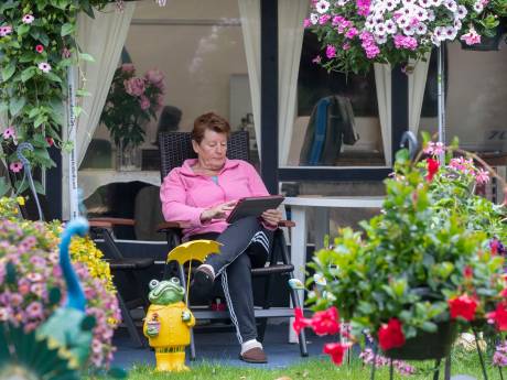 Geen all-in Turkije, maar all-in de regen op de Veluwe: ‘Wij vermaken ons wel’