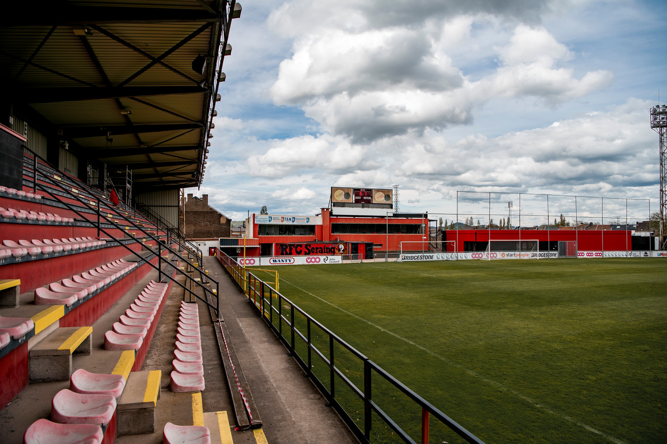 Een Bezoek Aan 1a Nieuwkomer Seraing Waar De Tijd Bleef Stilstaan Kritiek Op Ons Stadion Dat Begrijpen We Foto Hln Be