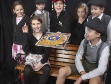 Deze jonge acteurs spelen oorlogskinderen voor lege zaal: ‘We laten ons niet wéér van het toneel spelen door corona’