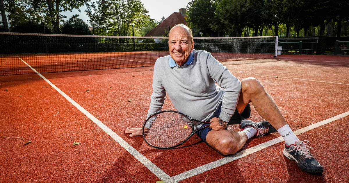 Luc (81) staat twee weken na hartaanval alweer op tennisveld: “Sterven ...