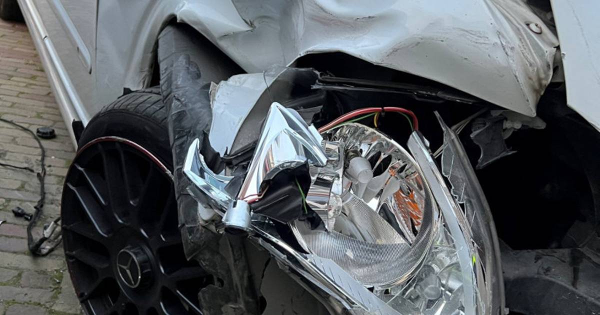 Automobilist loopt weg na ongeval Vlissingen; auto in beslag gekomen.