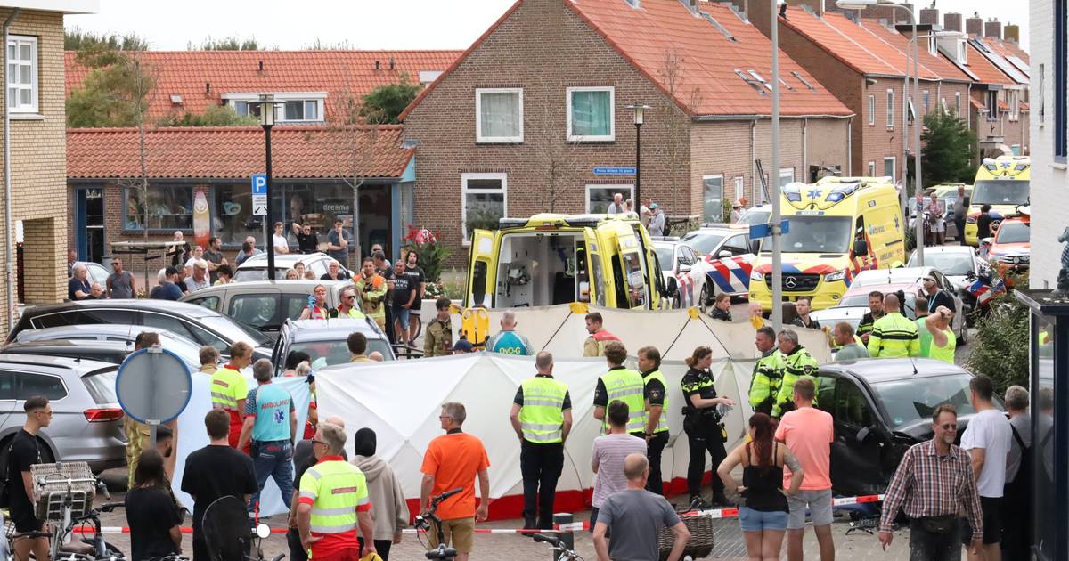 Twee doden bij verkeersongeluk: ‘Buurman moest opzij springen voor de auto’.