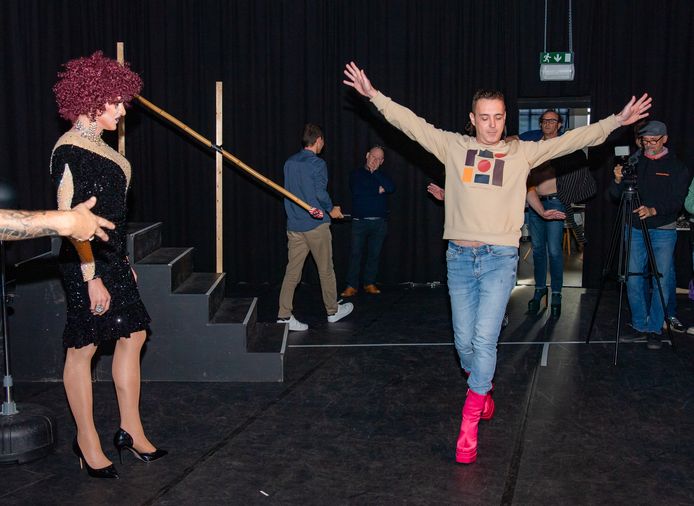 IN BEELD. Jo Hens en Ivan Pecnik leren op hoge