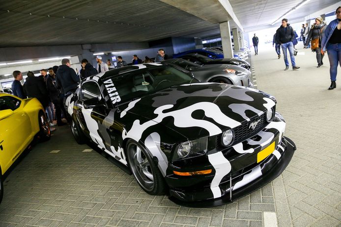Onder andere look-a-like auto’s en menig andere sportwagen was aanwezig bij officiële première van de nieuwe Fast & Furious film.