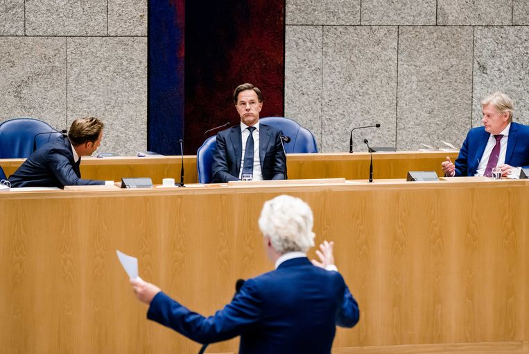 Geert Wilders (PVV) wil een einde aan de ‘anderhalvemeterdictatuur’, hier in debat premier Mark Rutte, minister Hugo de Jonge en minister Martin van Rijn.  Beeld ANP