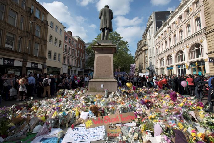 Bloemen voor de slachtoffers van de aanslag in Manchester. (archiefbeeld).