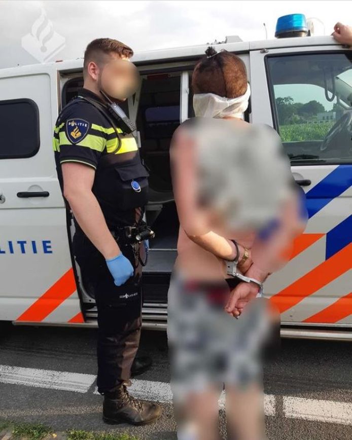 De 51-jarige Deventenaar maakte zijn eigen aanhouding onaangenaam