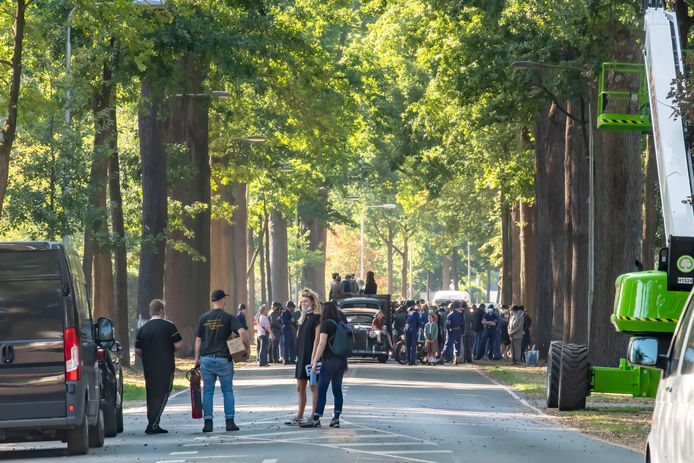 In de zomer werd de Bredaseweg in Tilburg afgesloten voor filmopnames van De Stamhouder; nu is de Middenpeelweg tussen De Rips en Elsendorp aan de beurt.