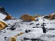 Bergbeklimmers laten tonnen afval achter op Mount Everest: "Walgelijk"