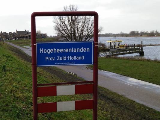 De actiegroep verving de borden in Zederik en Leerdam.