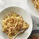 Spaghetti met prei, ansjovis en chilivlokken