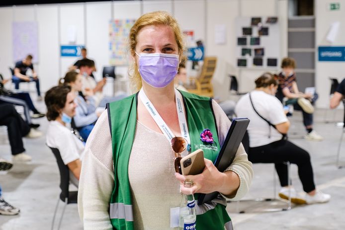 Voorzitter Cindy De Roeve van vaccinatiecentrum Noorderkempen tijdens de 'prikhappening' in Brasschaat.