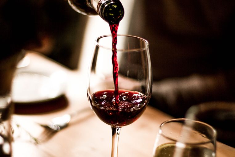 ‘In 2017 kregen in de Europese Unie 3,7 miljoen mensen kanker, waarvan 172.600 gevallen aan alcohol gerelateerd waren. Ongeveer 23.000 mensen dronken minder dan twee glazen per dag.’ Beeld Thinkstock
