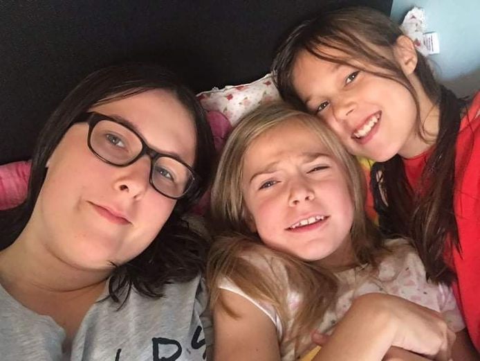 GENT: De familie Vermeersch, dochtertje Elisa (8) heeft een zware vorm van epilepsie. Hier: mama Valerie (40), Elisa en zus Alicia
