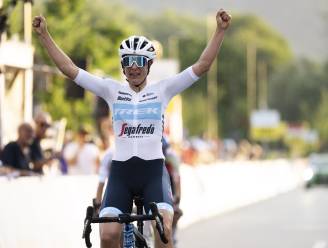 Lucinda Brand wint Ronde van Zwitserland na val concurrente: ‘Het was een mooie, maar zware koers’