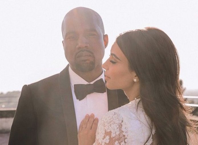 Kim Kardashian en Kanye West vieren huwelijksverjaardag.