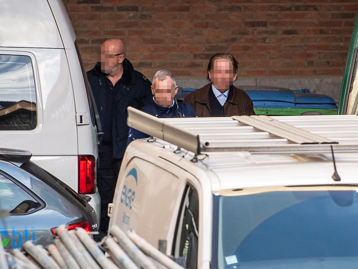 Vader  Arnold Appeltans arriveert na zijn aanhouding in de rechtbank van Leuven, in december 2019. Jarenlang verhuurden hij en zoon Manu Appeltans koten in erg slechte staat.  Beeld Photo News