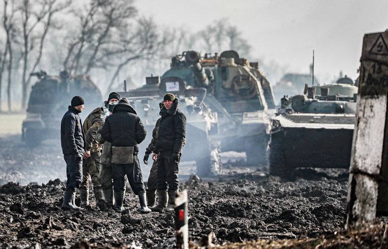 Russische gepantserde voertuigen in de regio Rostov. Beeld EPA