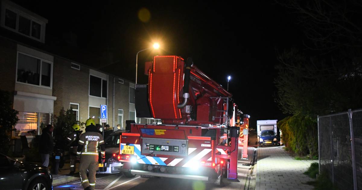 Aanhouding en flinke rookontwikkeling bij woningbrand Oost-Souburg