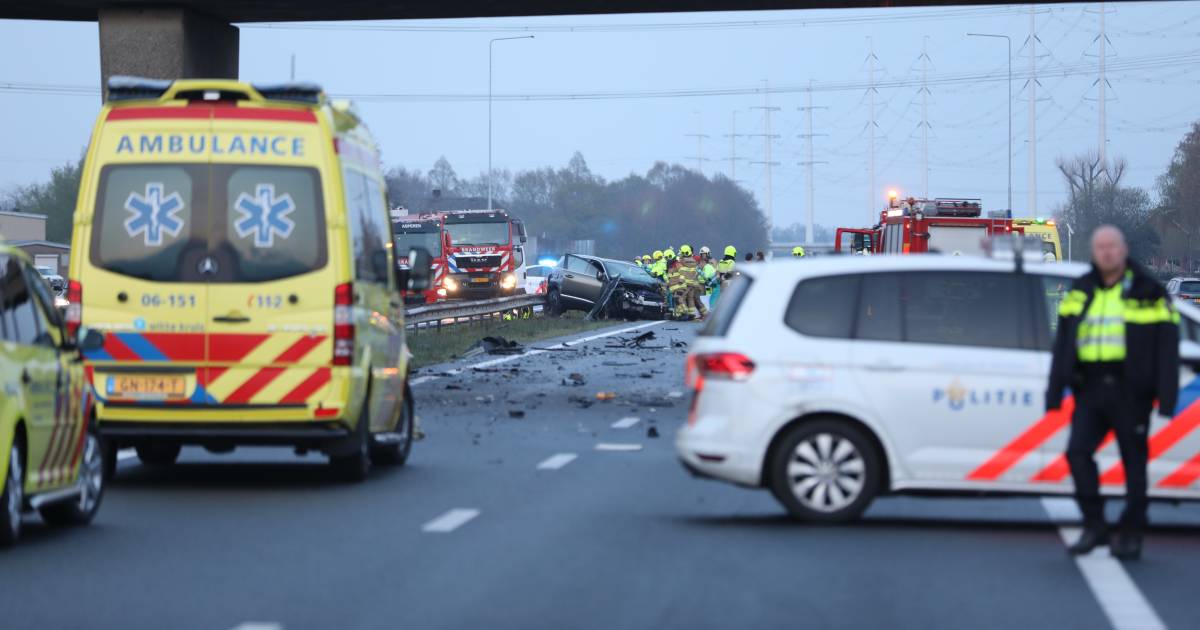 Spookrijder veroorzaakt zwaar ongeluk bij Wehl, dode en gewonde.