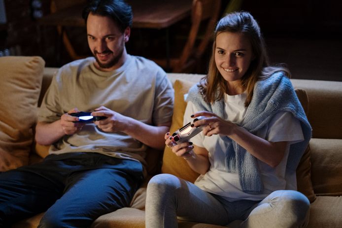 Couch co-op games zijn videogames die je offline kan spelen, samen met een andere speler
die fysiek bij jou aanwezig is.