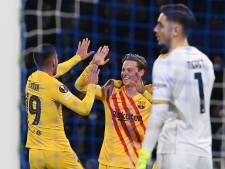 Frenkie de Jong scoort op schitterende wijze voor oppermachtig Barcelona in Napels