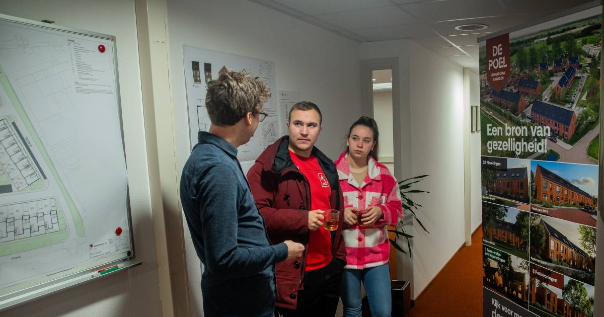 Nikita en Roy wonen met hun kinderen nog bij zijn ouders door overspannen woningmarkt: ‘We zoeken al