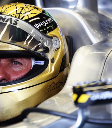 Schumacher met gouden helm snelste in regen