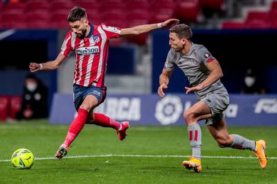Atlético Madrid en Carrasco zetten in zoutloze wedstrijd Athletic Bilbao met 2-1 opzij