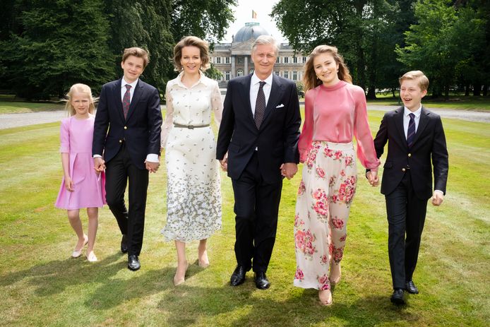 Koning Filip, koningin Mathilde en hun kinderen.