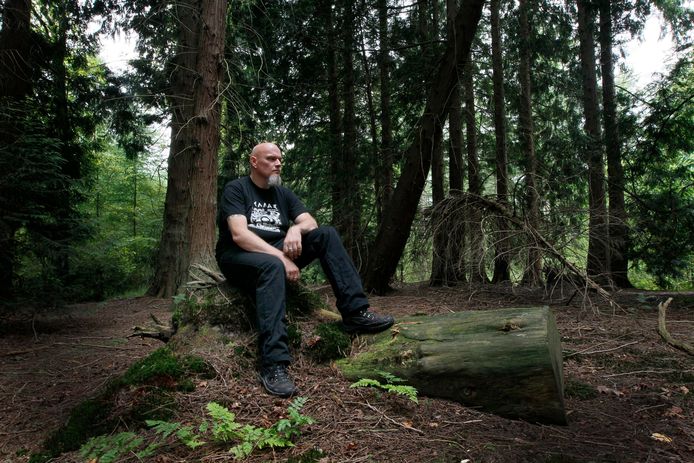 Wilmar Taal schreef een boek over de bijzondere plek in het Zandenbos. Het Ronde Huis stond ooit daar. Er gebeurden volgens verhalen vreemde dingen.