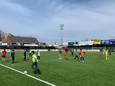 OKAN-leerlingen proeven van een voetbaltraining bij KVK Tienen.