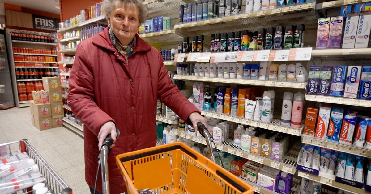 De 91-jarige Fien doet dagelijks boodschappen bij de super in Beltrum: ‘Sluiten zou een ramp zijn!’