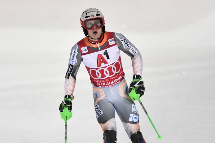 De Noor Henrik Kristoffersen gaat aan de leiding in de wereldbeker.