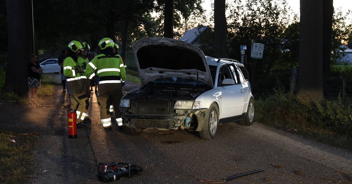 Twee personen gewond bij ernstig ongeluk in Veghel, traumahelikopter ter plaatse.