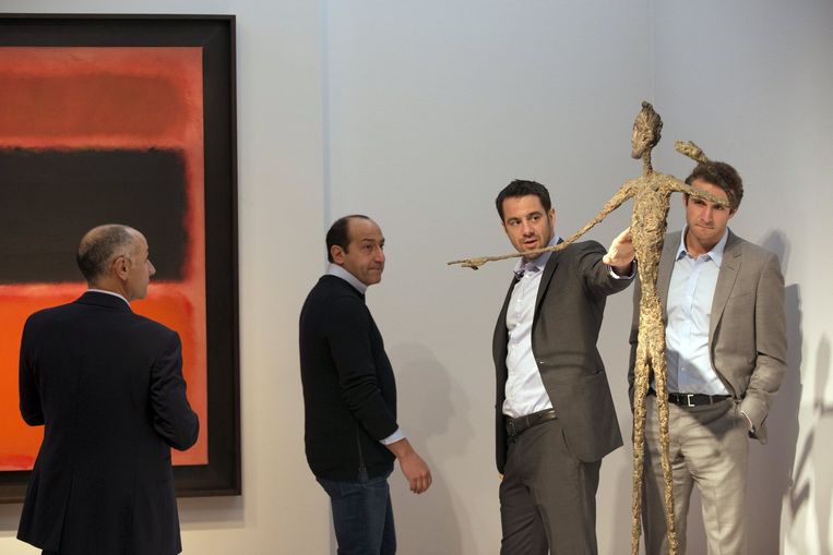 Alberto Giacometti's levensgrote bronzen beeld 'L'Homme au Doigt' (Man Pointing). Beeld REUTERS