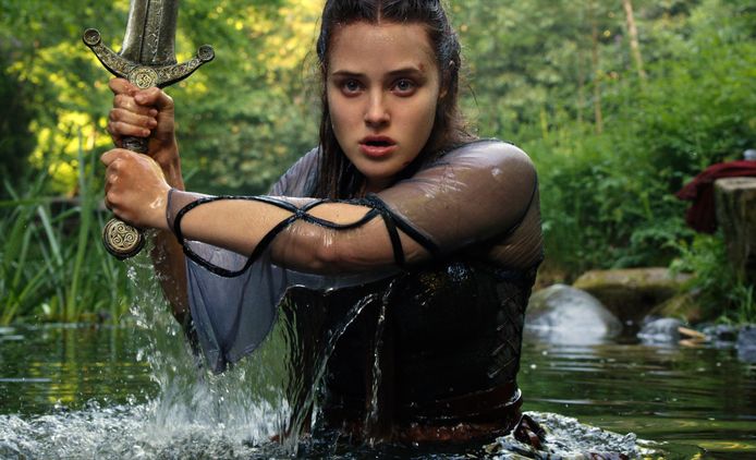 Katherine Langford als Nimue.