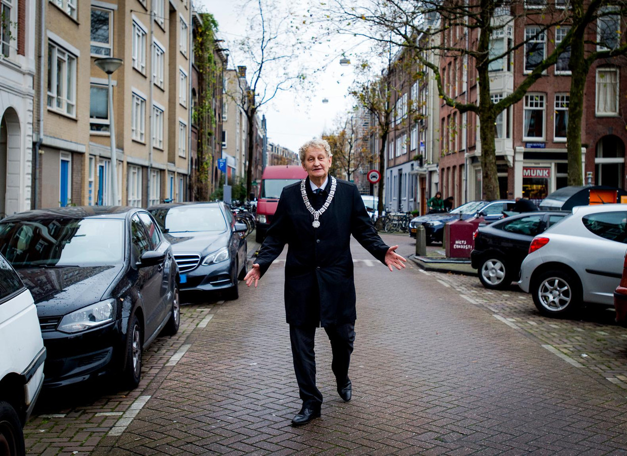 Van der Laan gaf Amsterdammers het gevoel dat hij hun ‘gappie’ was, zegt journalist Bas Blokker. Beeld Robin van Lonkhuijsen/ANP