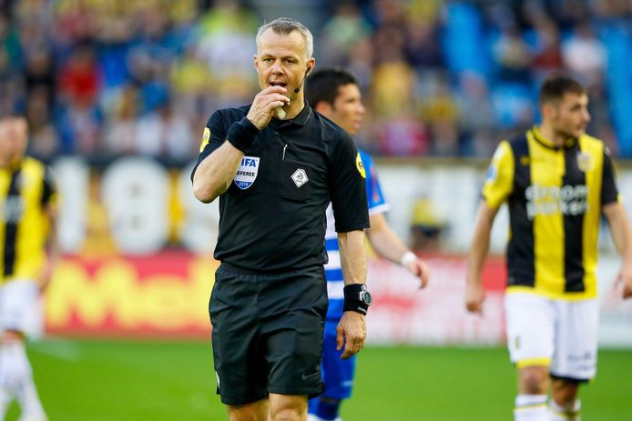 2019-04-20 20:21:54 referee Bjorn Kuipers during the Dutch Eredivisie match between Vitesse Arnhem and PSV Eindhoven at Gelredome on April 20, 2019 in Arnhem, The Netherlands ANP/VI IMAGES