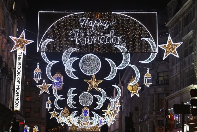 Verlichting ter ere van de islamitische feestdag ramadan in de Britse hoofdstad Londen.