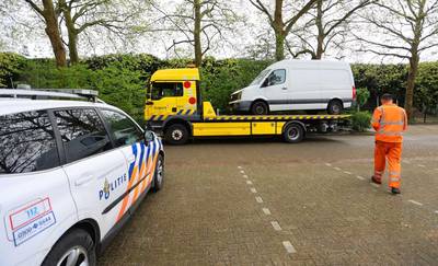 Geparkeerd busje in Vlijmen blijkt vol te liggen met ruim 180 koelgascilinders