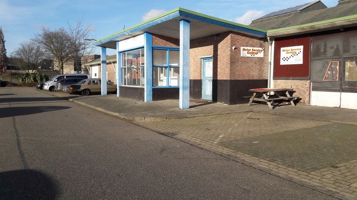 Motor Service Geldrop vertrekt omstreeks juli uit het pand aan De Bleekvelden.